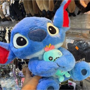titch avec cette peluche officielle Disney